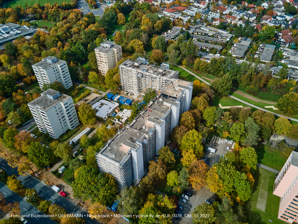13.10.2022 - Fassadensanierung am Karl-Marx-Ring 11-21 in Neuperlach